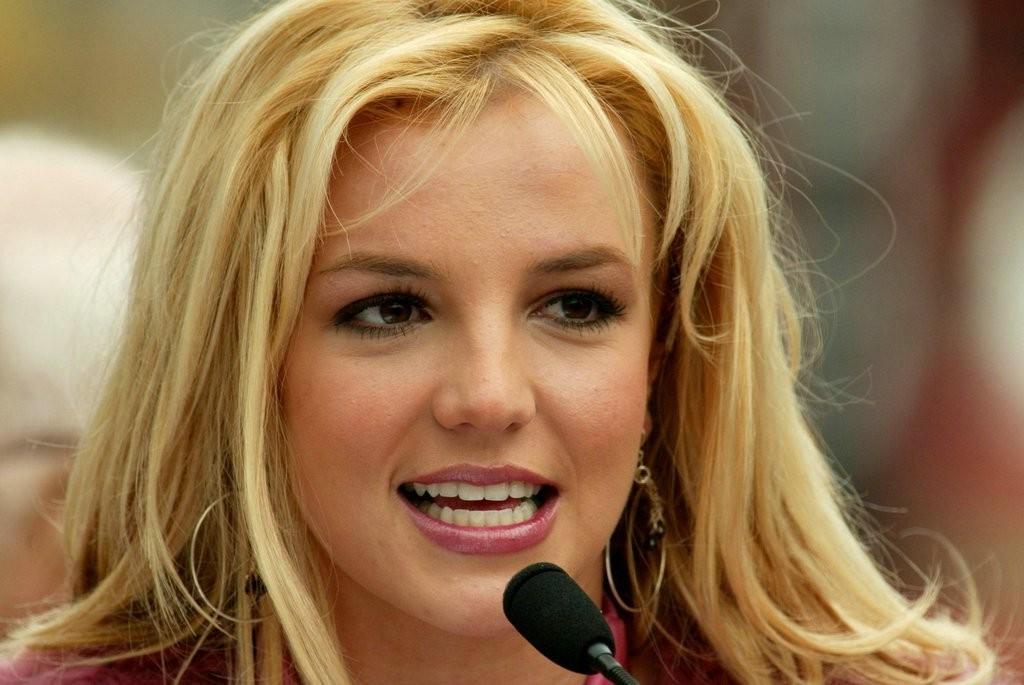16P Britney spears the hot pop singer and her nice boobs