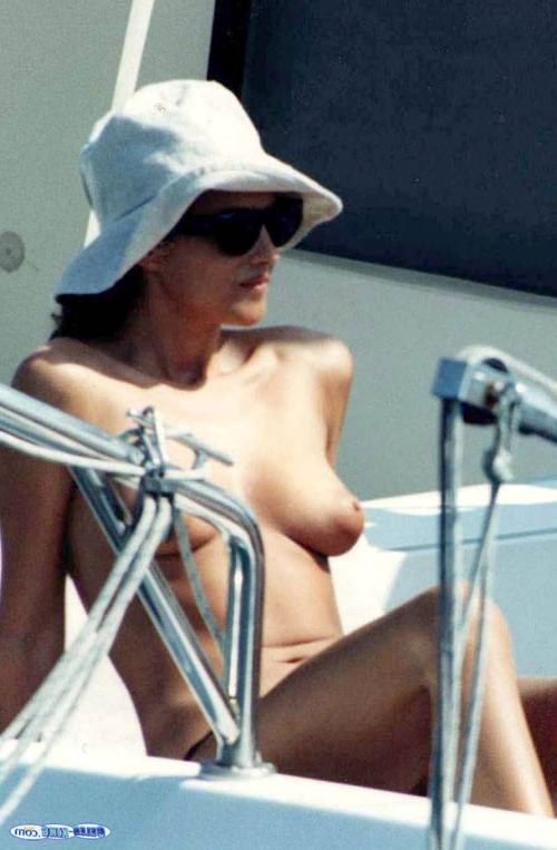 16P Monica Bellucci showing her big tits in see thru