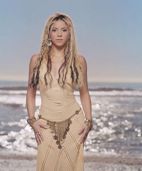 15P Amazing celebrity beauty Shakira in very sexy bikini