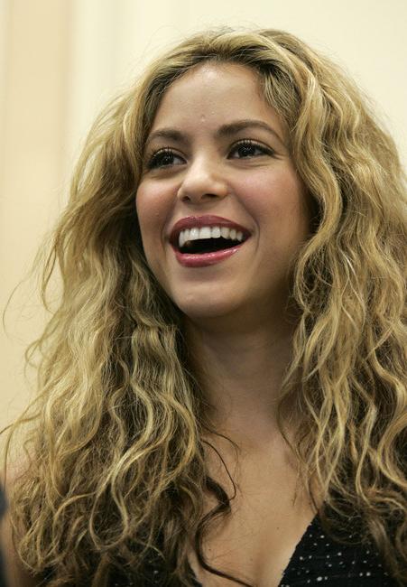 15P Amazing celebrity beauty Shakira in very sexy bikini