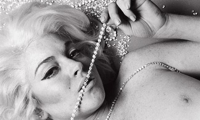 15P Celebrity scandal babe Lindsay Lohan nude and shaved