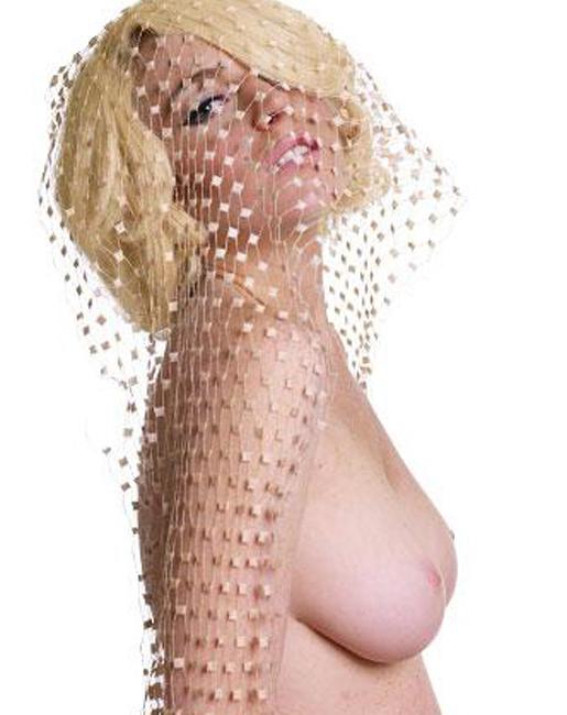 15P Celebrity scandal babe Lindsay Lohan nude and shaved