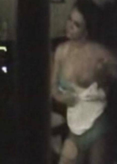 15P Celebrity babe Britney Spears sucking cock in sex tape