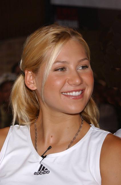 15P Celebrity babe Anna Kournikova sexy in yellow bikini and upskrit