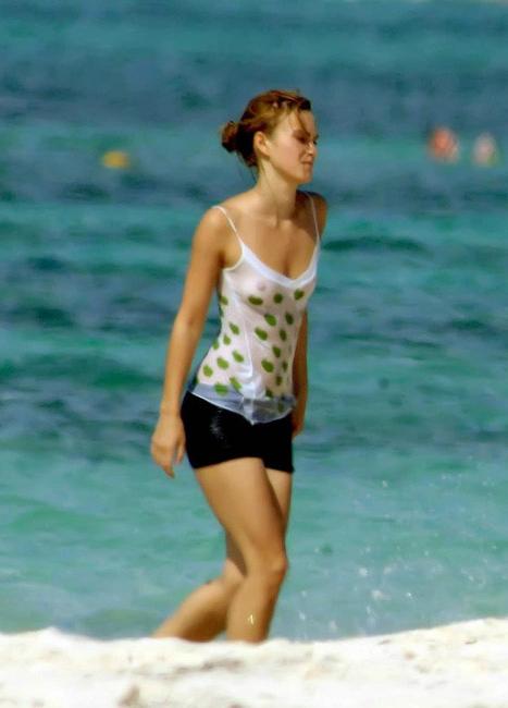 15P Amazing celebrity actress Keira Knightley nude tits and ass