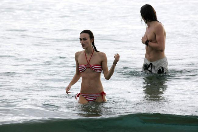 15P Amazing celebrity actress Keira Knightley nude tits and ass