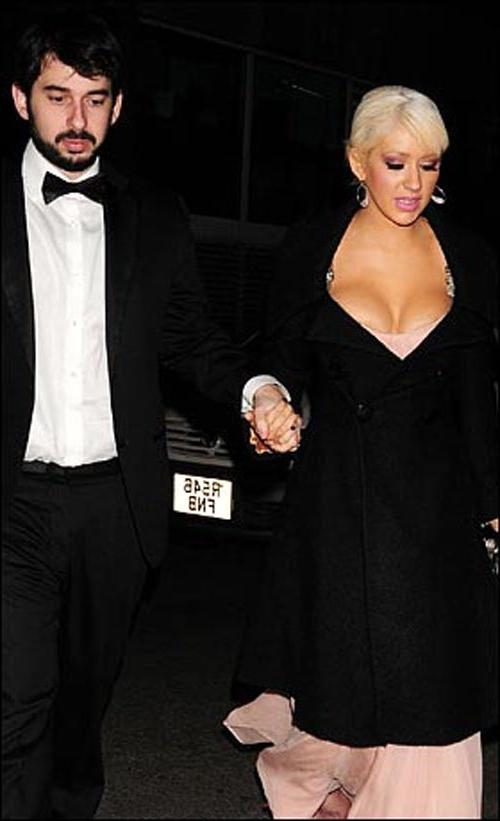 16P Christina Aguilera showing her nice big tits