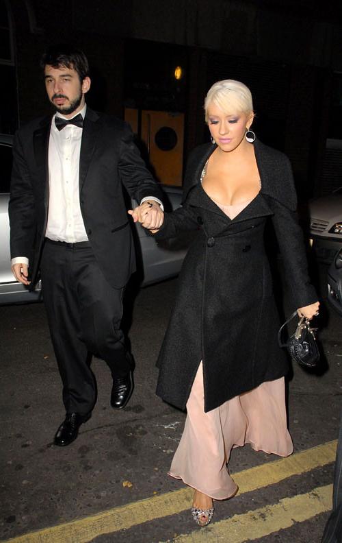 16P Christina Aguilera showing her nice big tits
