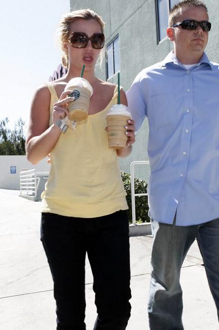 15P Celebrity scandal babe Britney Spears black skirt upskirt