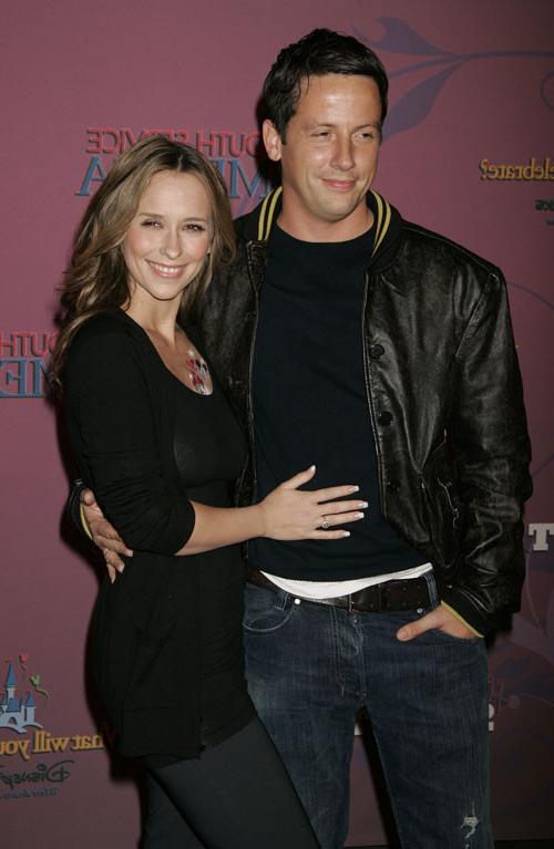 16P Jennifer Love Hewitt posing very sexy in see thru
