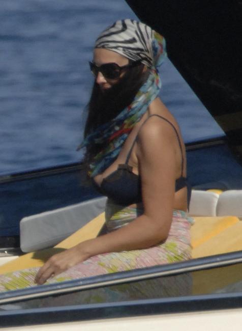 15P Celebrity italian actress Monica Bellucci nipple slip