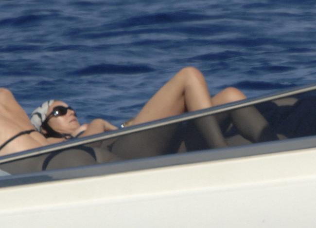 15P Celebrity italian actress Monica Bellucci nipple slip