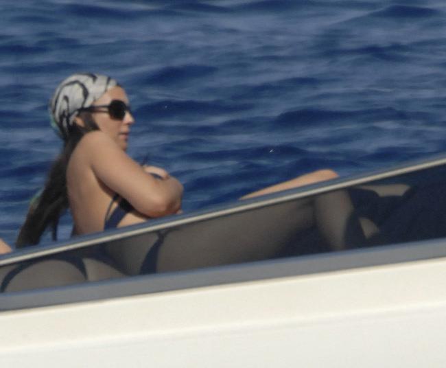 15P Celebrity italian actress Monica Bellucci nipple slip