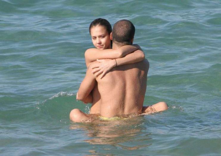 16P Jessica Alba showing her nice big tits in see thru