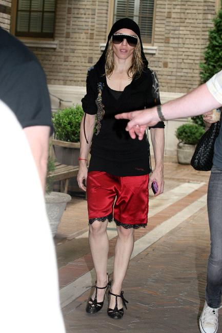 15P Celebrity milf singer Madonna dress oops breasts