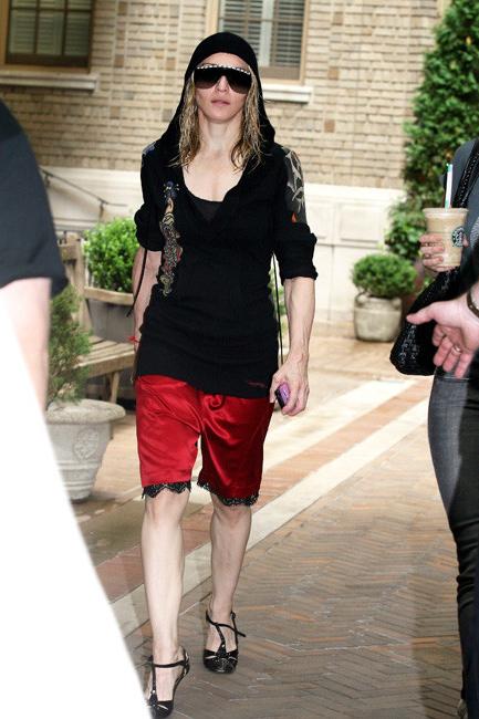 15P Celebrity milf singer Madonna dress oops breasts