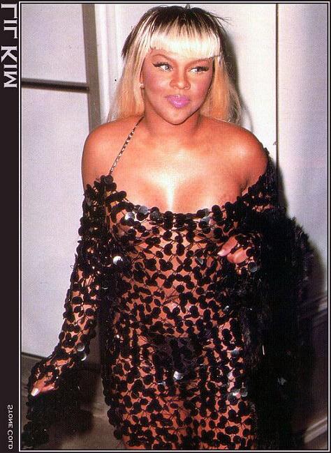 15P Celebrity black singer Lil Kim shaved pussy flash