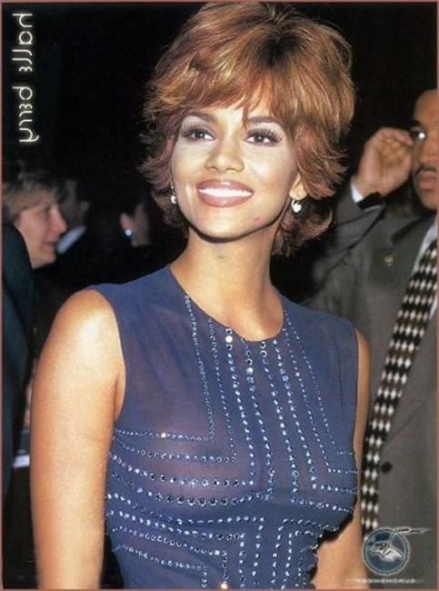 15P Black celebrity actres Halle Berry nice nude black boobs