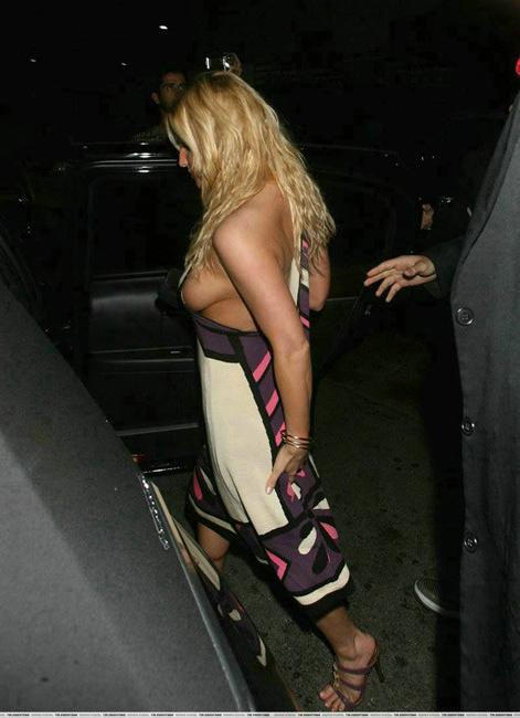 15P Celebrity singer Jessica Simpson live upskirt of bare ass