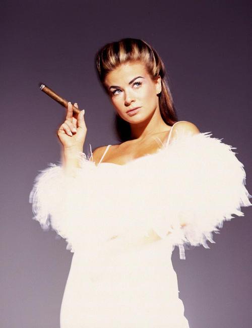 15P Celebrity model Carmen Electra exposed sexy ass and tits