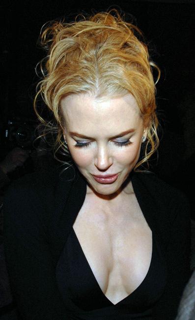 15P Celebrity Nicole looking sexy and showing her sexy ass