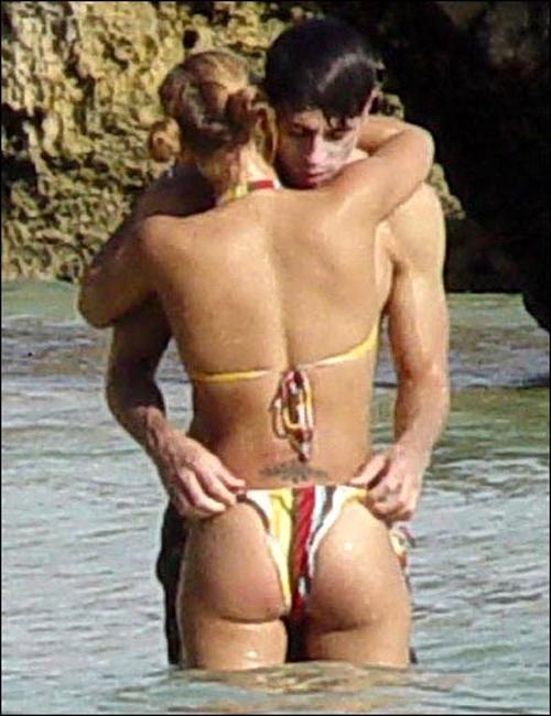 15P Celebrity Anna Kournikova looking totally sexy in thongs