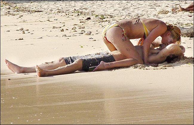 15P Celebrity Anna Kournikova looking totally sexy in thongs