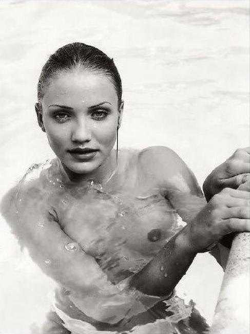 15P Celebrity actress Cameron Diaz nude perky tits and sexy body