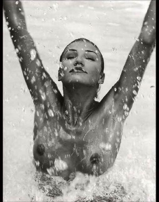 15P Celebrity actress Cameron Diaz nude perky tits and sexy body