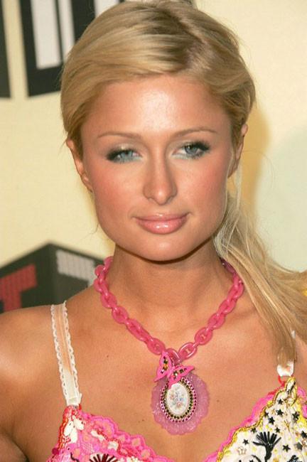 15P Celebrity Paris Hilton looking very sexy in cute fashion dress