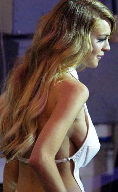 15P Celebrity Lindsay Lohan nice cleavage and nude boobs