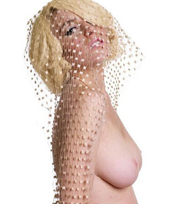 15P Celebrity Lindsay Lohan nice cleavage and nude boobs