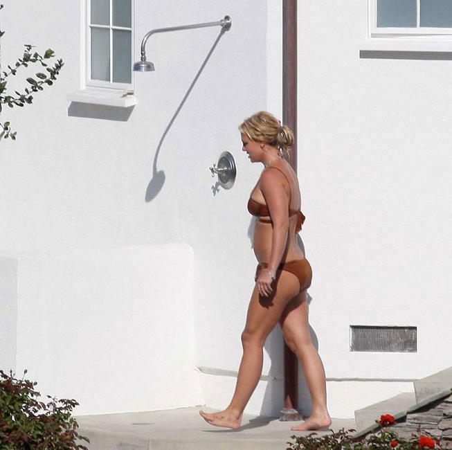 15P Celebrity singer Britney Spears exposed amazing ass
