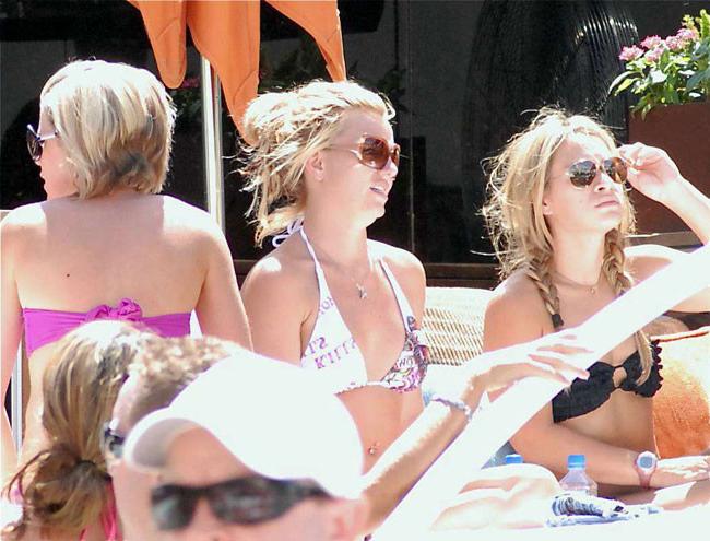 15P Celebrity singer Britney Spears exposed amazing ass