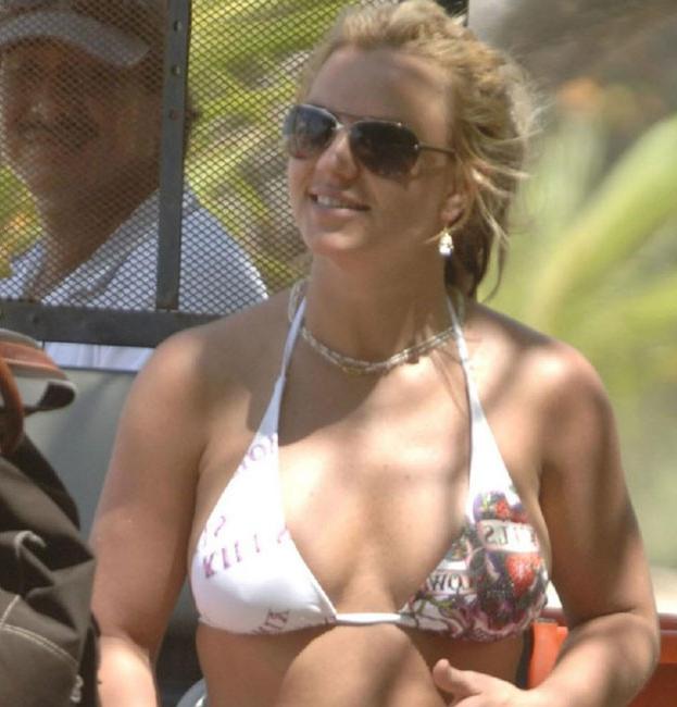 15P Celebrity singer Britney Spears exposed amazing ass