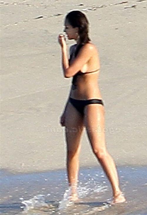 16P Jessica Alba showing her nice big tits in see thru
