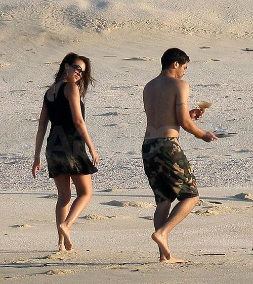 16P Jessica Alba showing her nice big tits in see thru