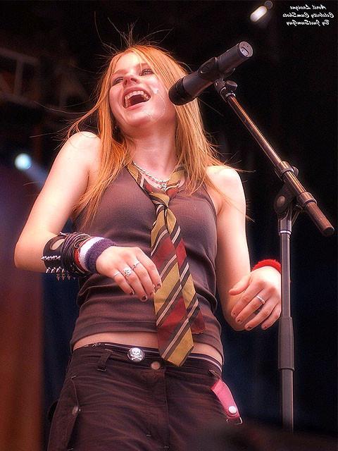 16P Avril Lavigne is a little cum loving teen slut
