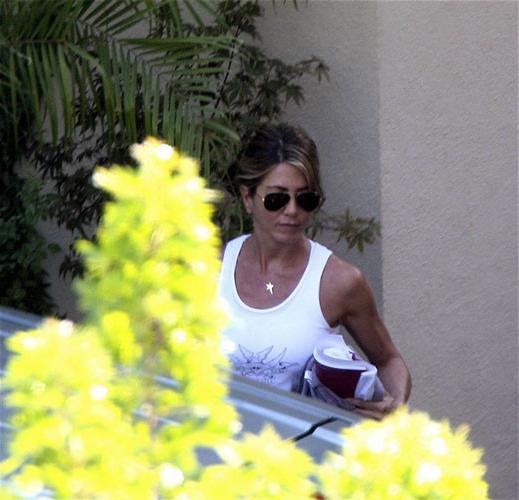 16P Jennifer Aniston showing nice big tits on beach