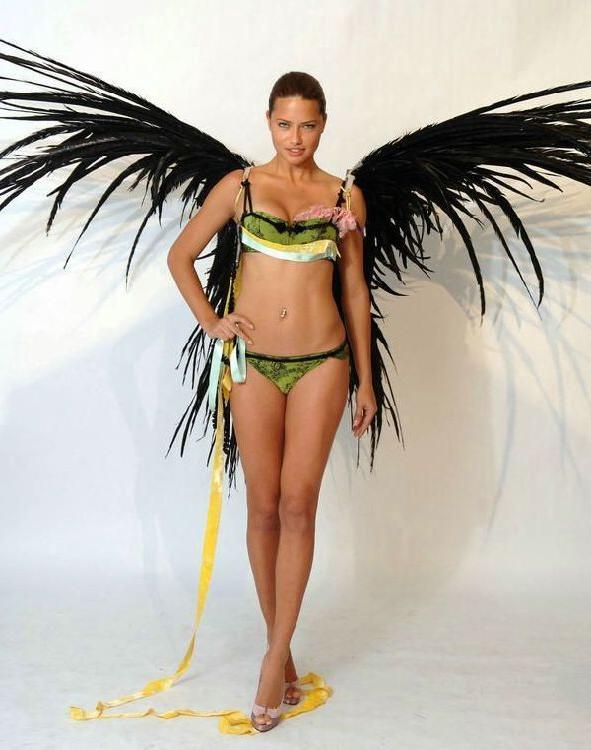 16P Celebrity pics of Adriana Lima where she is almost naked