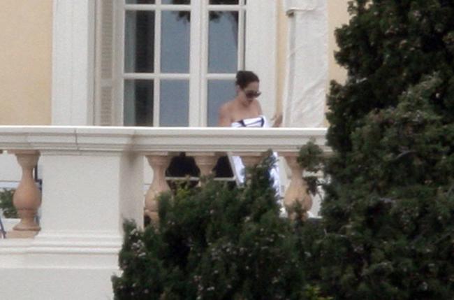15P Celebrity actress Angelina Jolie lovely big nude boobs outdoor