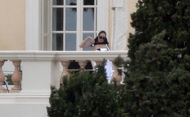15P Celebrity actress Angelina Jolie lovely big nude boobs outdoor