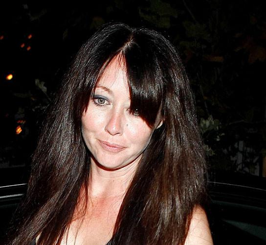 16P Shannen Doherty showing her big tits and pussy