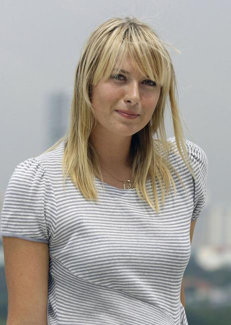 15P Cute celebrity Maria Sharapova showing her great tight body