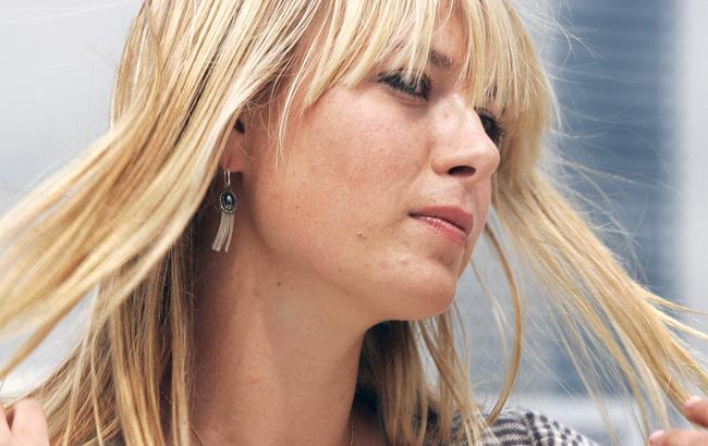 15P Cute celebrity Maria Sharapova showing her great tight body