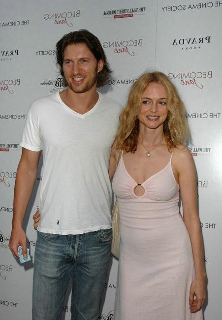 15P Celebrity Heather Graham shows smooth cleavage in a nice dress