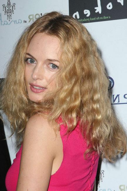 15P Celebrity Heather Graham shows smooth cleavage in a nice dress