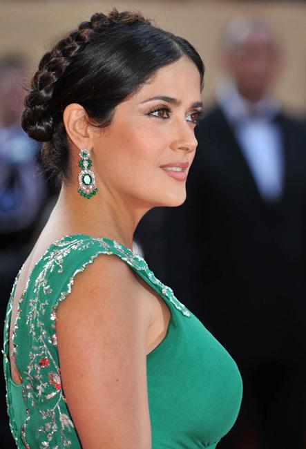 15P Celebrity Salma Hayek irresistable big boobs in sweet dresses