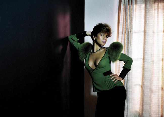 15P Latina celebrity Eva Mendes posing in sexy and hot lingerie