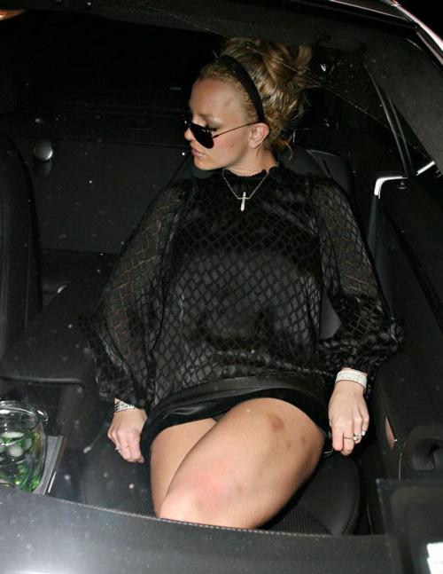 16P Britney Spears giving nice blowjob and show pussy